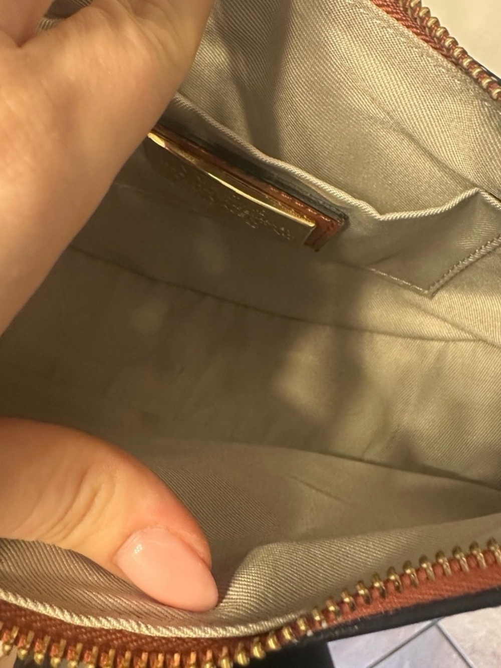 Valentino by Mario Valentino Mond Valent Leather Shoulder Bag - Picture 7 of 13